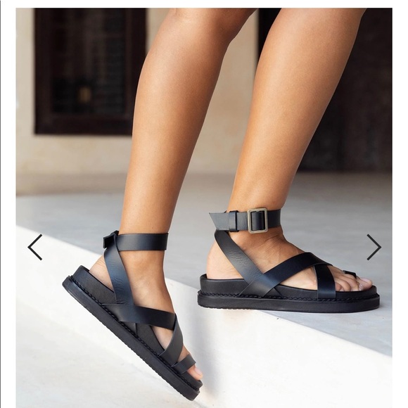 Liberte Leather
Style: Bronte Sandal
Colour: Black
Size: 6/37 - Picture 3 of 3